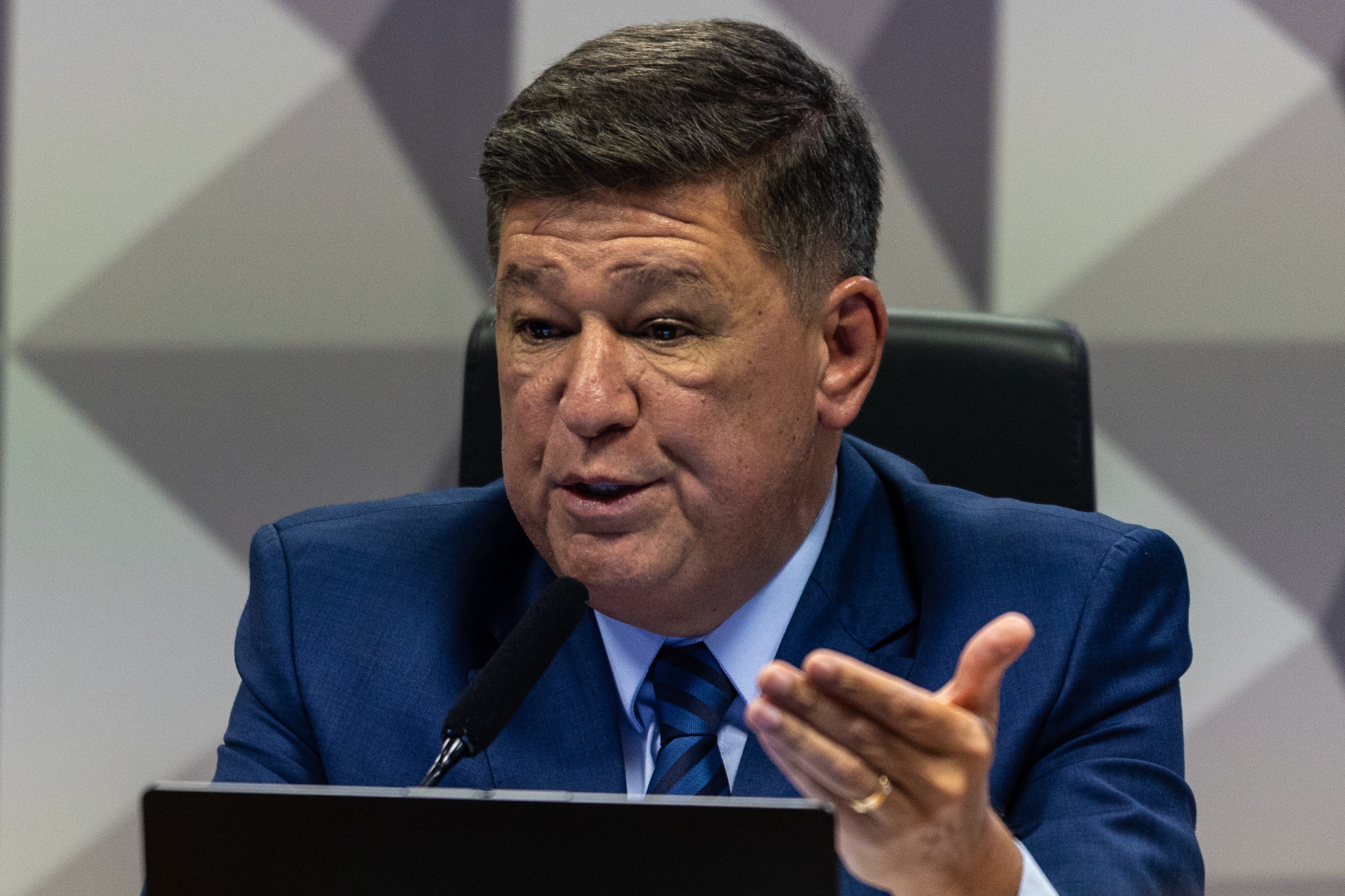 Presidente da CPI do INSS anuncia recurso contra decisão de Dino que suspendeu quebra de sigilo de empresária ligada a filho de Lula