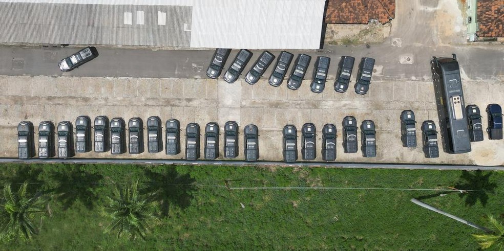 Blindados da Força Nacional estacionados no 2º Batalhão de Infantaria Motorizada, na Vila Militar, para ações de enfrentamento ao crime no estado do Rio — Foto: Márcia Foletto/Agência O Globo