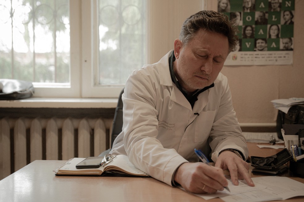 Oles Teliukov, médico do hospital psiquiátrico de Poltava — Foto: Ivan Samoilov / AFP