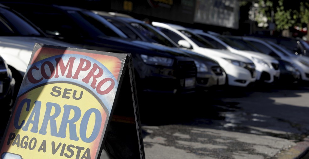 Avenida Intendente Magalhães, região da Zona Norte do Rio que concentra revendores de carros — Foto: Marcelo Theobald