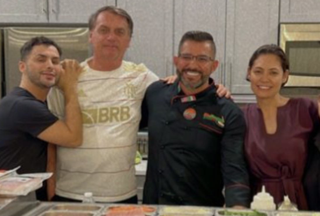 Jair e Michelle Bolsonaro convidam os amigos para comer pizzada nos EUA — Foto: Reprodução Instagram