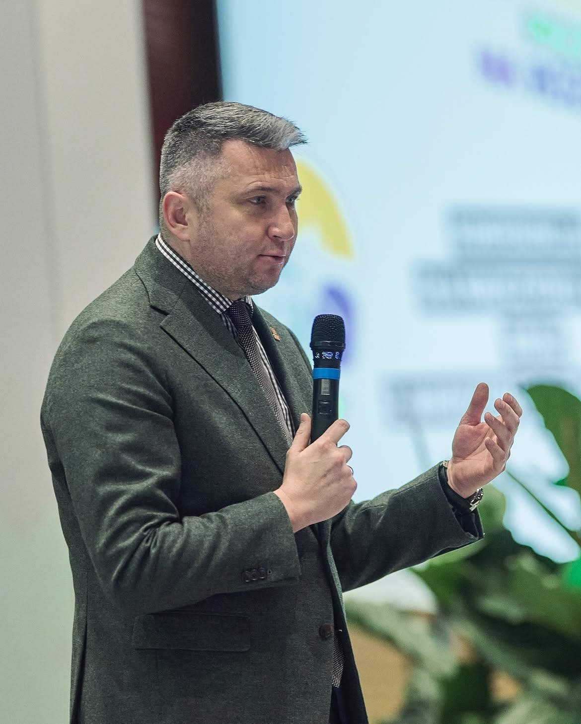 Chefe do Comitê Olímpico Polonês é detido em investigação sobre corrupção ligada a criptomoedas - QTU Questões do Universo