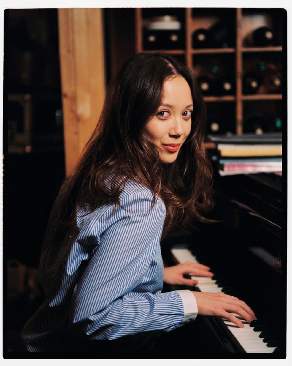 A cantora e compositora Laufey — Foto: Divulgação/Erlendur Sveinsson
