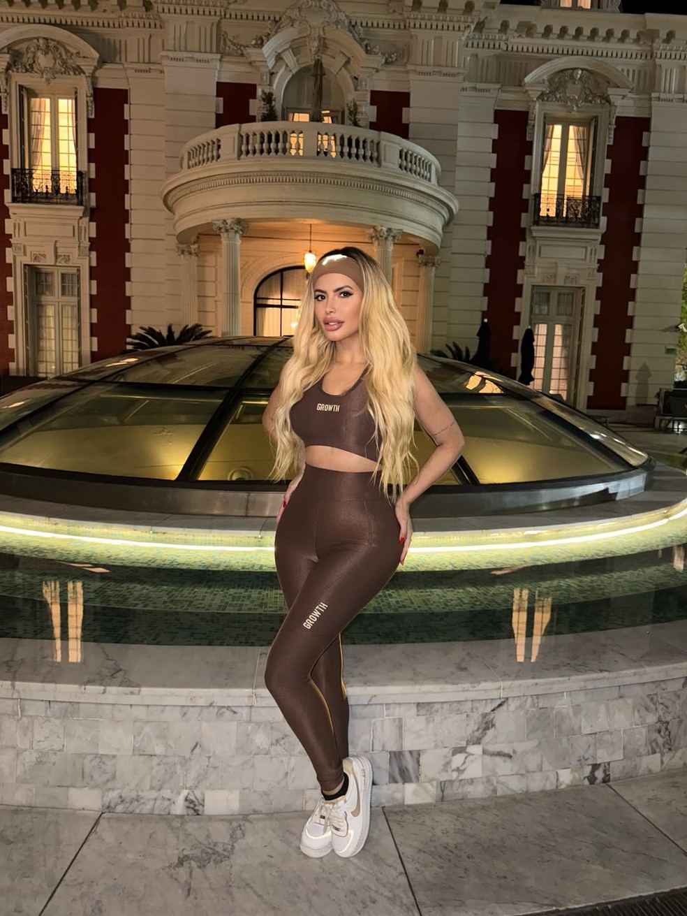 Janaína Prazeres, ex-madrinha de bateria, fala sobre desconforto com músculos e fim do personal trainer — Foto: Reprodução Instagram