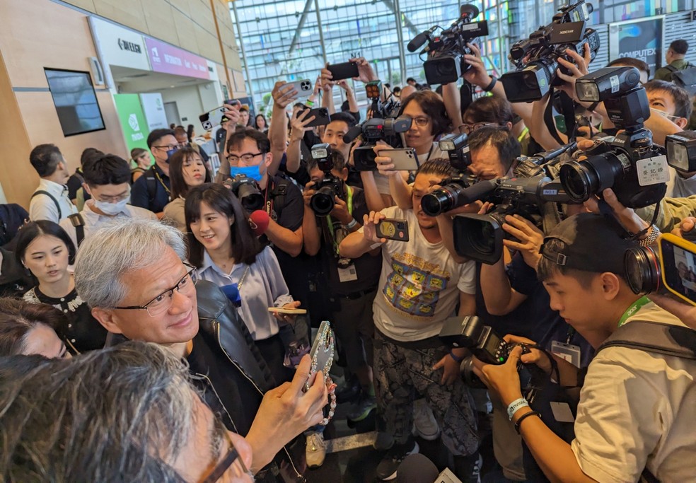 Jensen Huang, CEO da Nvidia, é recebido como celebridade em Taiwan — Foto: Bloomberg