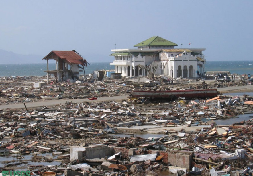 Destrução em Banda Aceh, na Indonésia, após tsunami de 2004