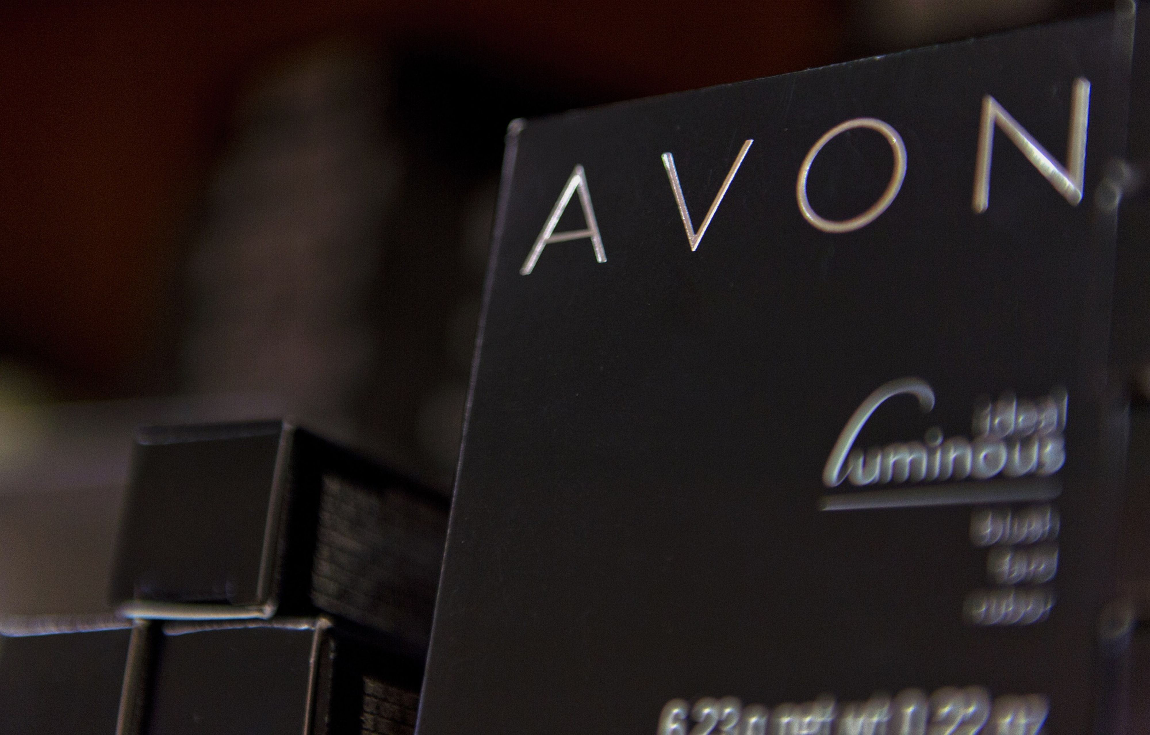 Natura confirma negociações de venda da Avon: novidades no mercado de cosméticos