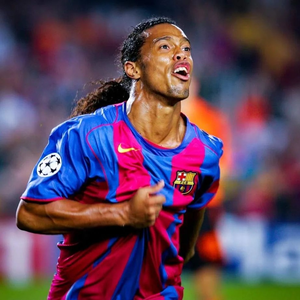 Ronaldinho fez história no Barcelona — Foto: Reprodução