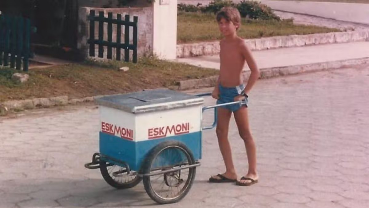 Aos 7 anos, o garoto, filho de pai médico e mãe engenheira, nascido em Niterói, já faturava um dinheirinho — Foto: Reprodução