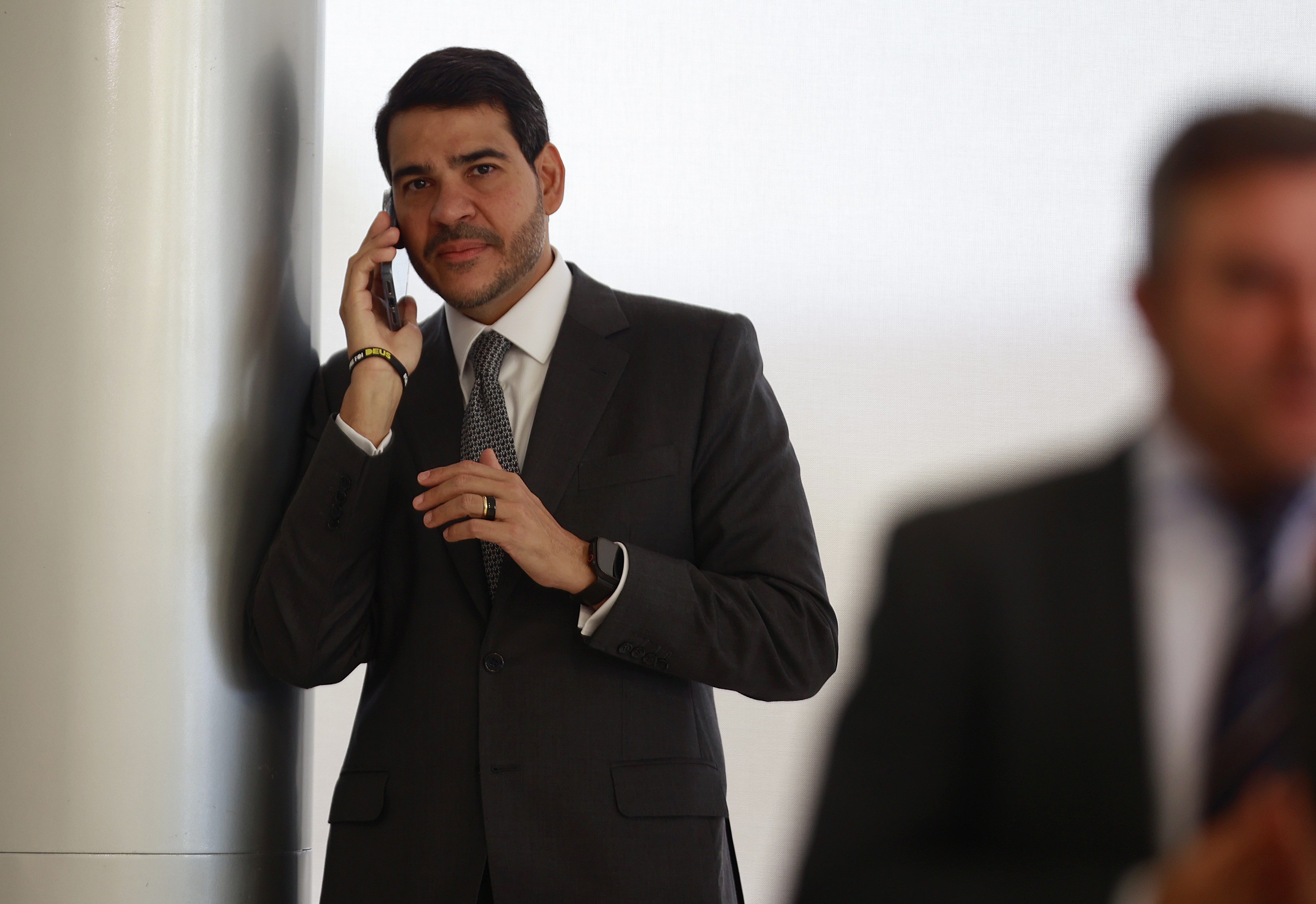 Senador apresenta relatório favorável a indicação de Messias para o STF