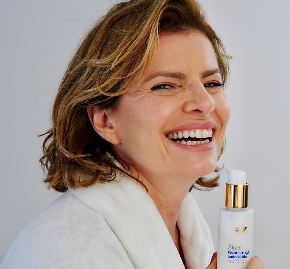 Debora Bloch anuncia novo cabelo com o fim de Vale Tudo em ação da Dove — Foto: Divulgação