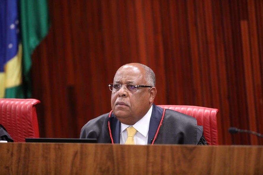 O ministro Benedito Gonçalves, durante julgamento no TSE