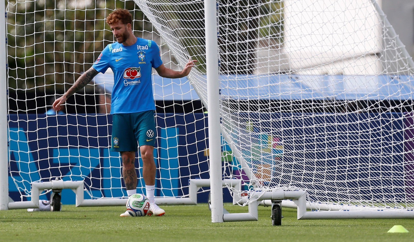 Novato no grupo, Léo Pereira é o jogador que mais atuou pela
