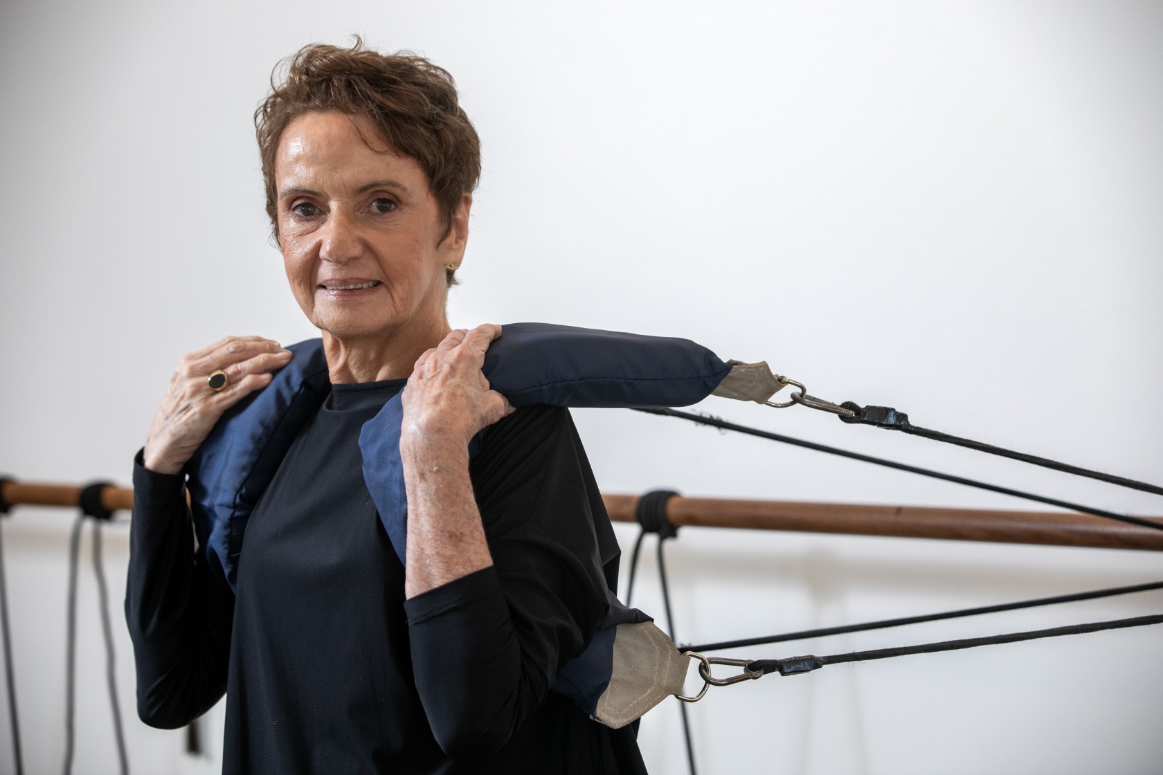 Conheça a trajetória de 50 anos da ex-bailarina que coleciona fãs com suas aulas de alongamento - Foto