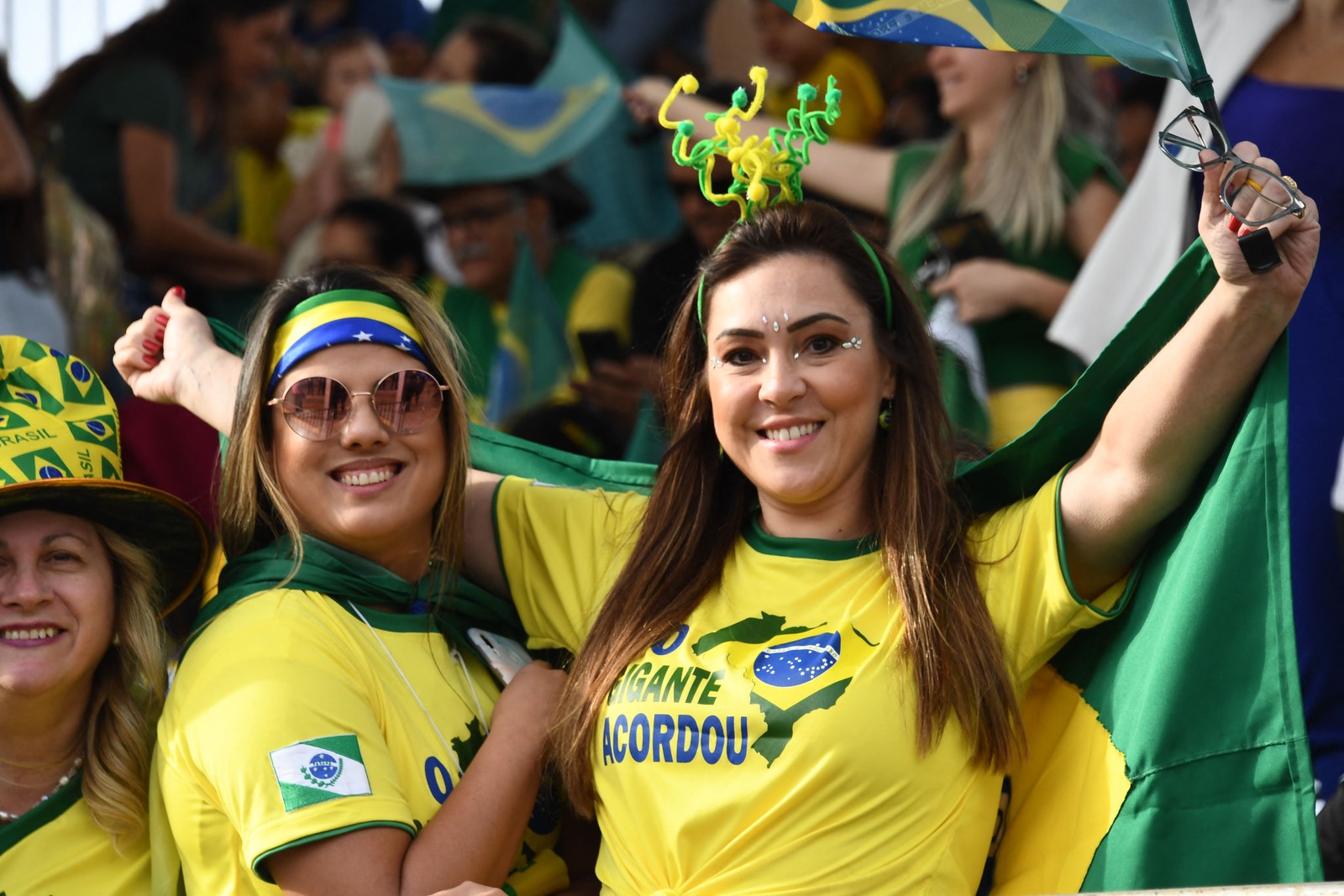 Apoiadores do presidente Bolsonaro assistem ao desfile de 7 de setembro em Brasília — Foto: Evaristo Sá/AFP