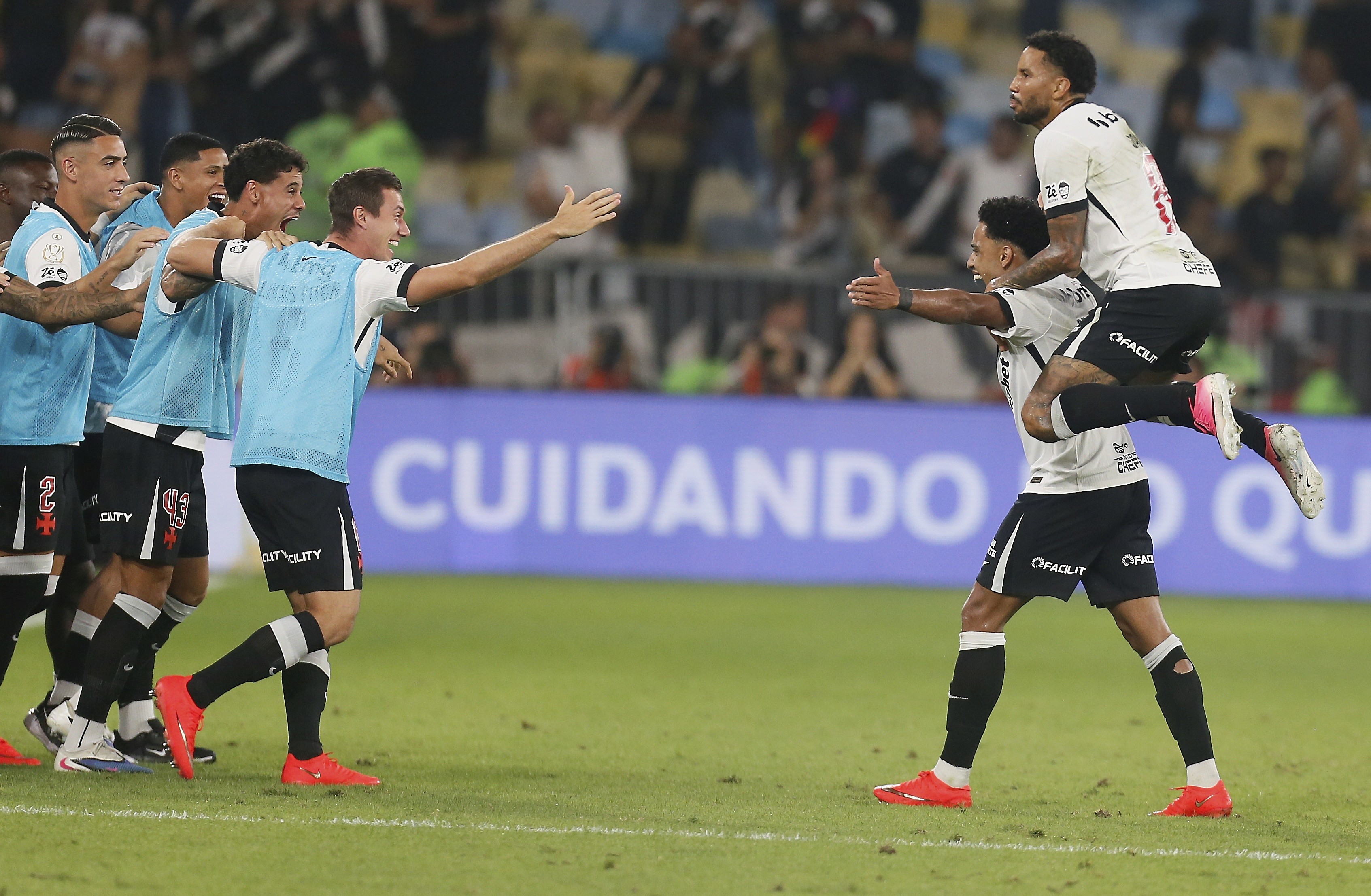 Nuno Moreira diz que primeiro tempo do Vasco contra o Fluminense foi 