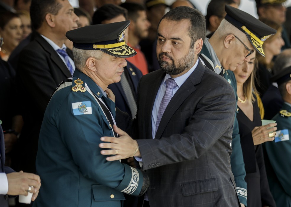 Cláudio Castro ao lado do comandante da PM do Rio, o coronel Marcelo de Menezes, em 2024 — Foto: Gabriel de Paiva
