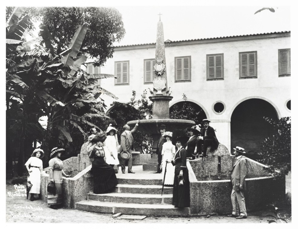 A obra atribuída a Mestre Valentim em seu lugar original, o Convento da Ajuda — Foto: Augusto Malta/Coleção Gilberto Ferrez/Acervo Instituto Moreira Salles