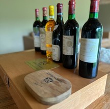 Garrafas de rótulos como La Tâche, Haut-Brion e Château Mouton Rothschild foram selecionadas por Vorcaro para o encontro. — Foto: Reprodução