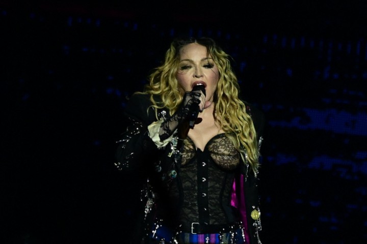 Madonna em show da Celebrationn Tour em Copacabana — Foto: Pablo Porciuncula/AFP