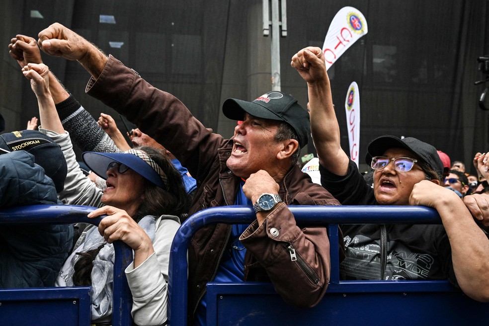 Apoiadores de Petro compareceram em massa à ato em defesa do governo. — Foto: Juan Barreto/AFP