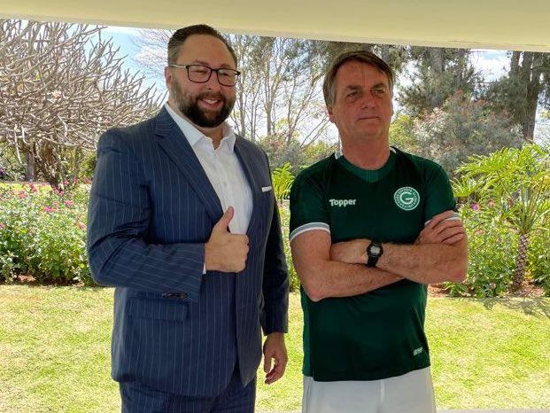Ex-assessor do Trump pede voto a Flávio Bolsonaro após encontro na Casa Branca: 