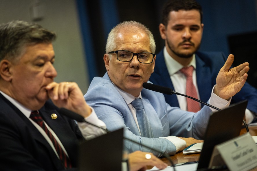 Preso pela PF, ex-presidente do INSS disse à CPI que não podia ...