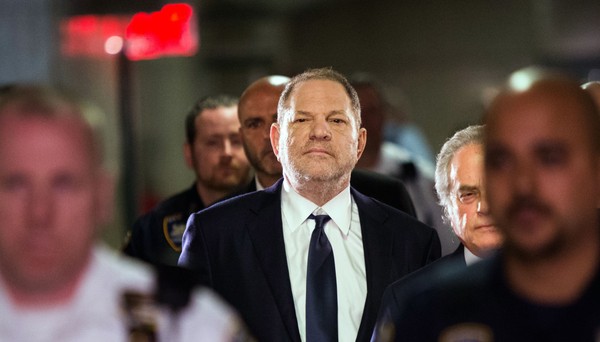 Corte Suprema de NY derruba condenação de Harvey Weinstein; entenda 