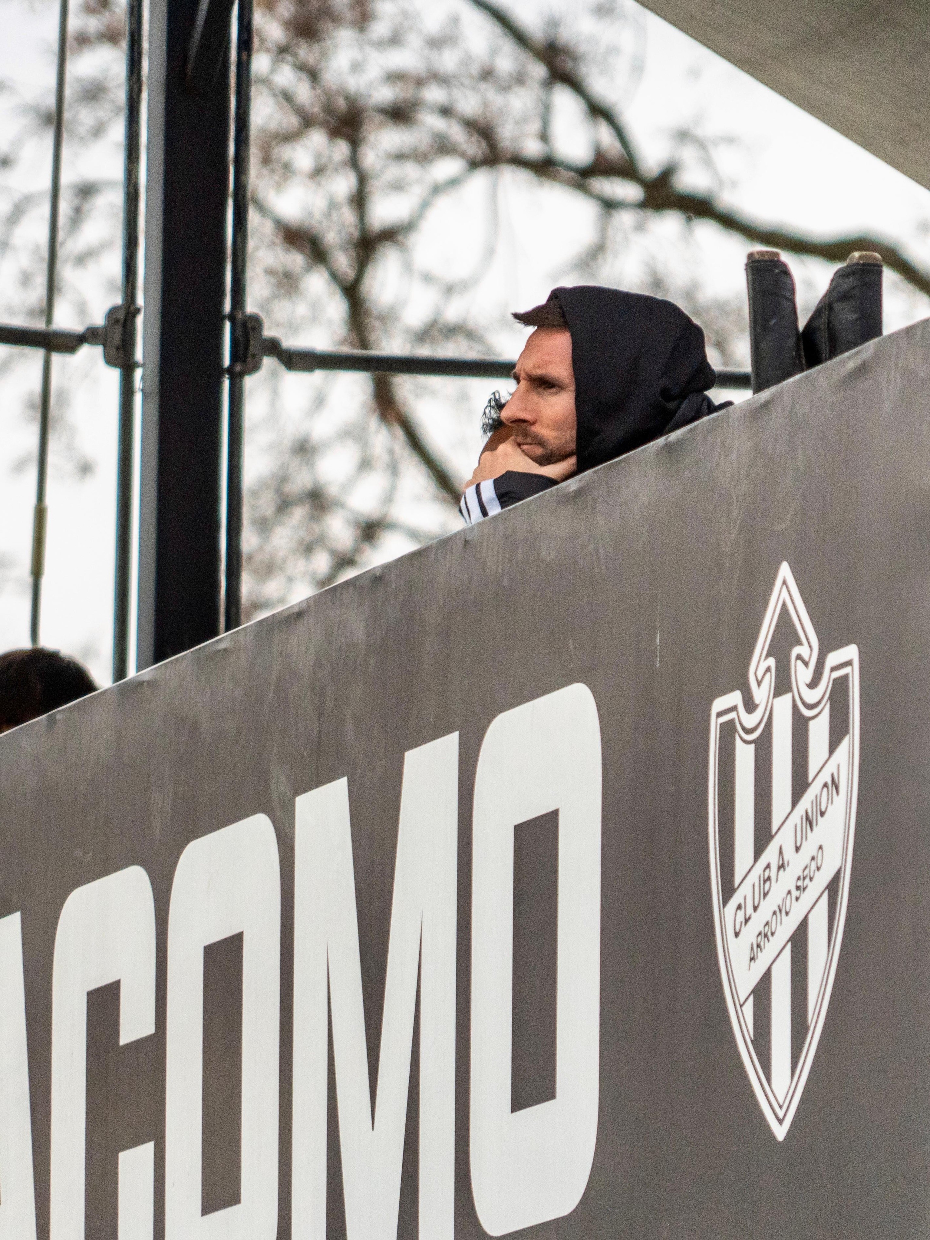 Messi prestigia jogo da família na Argentina; time leva derrota