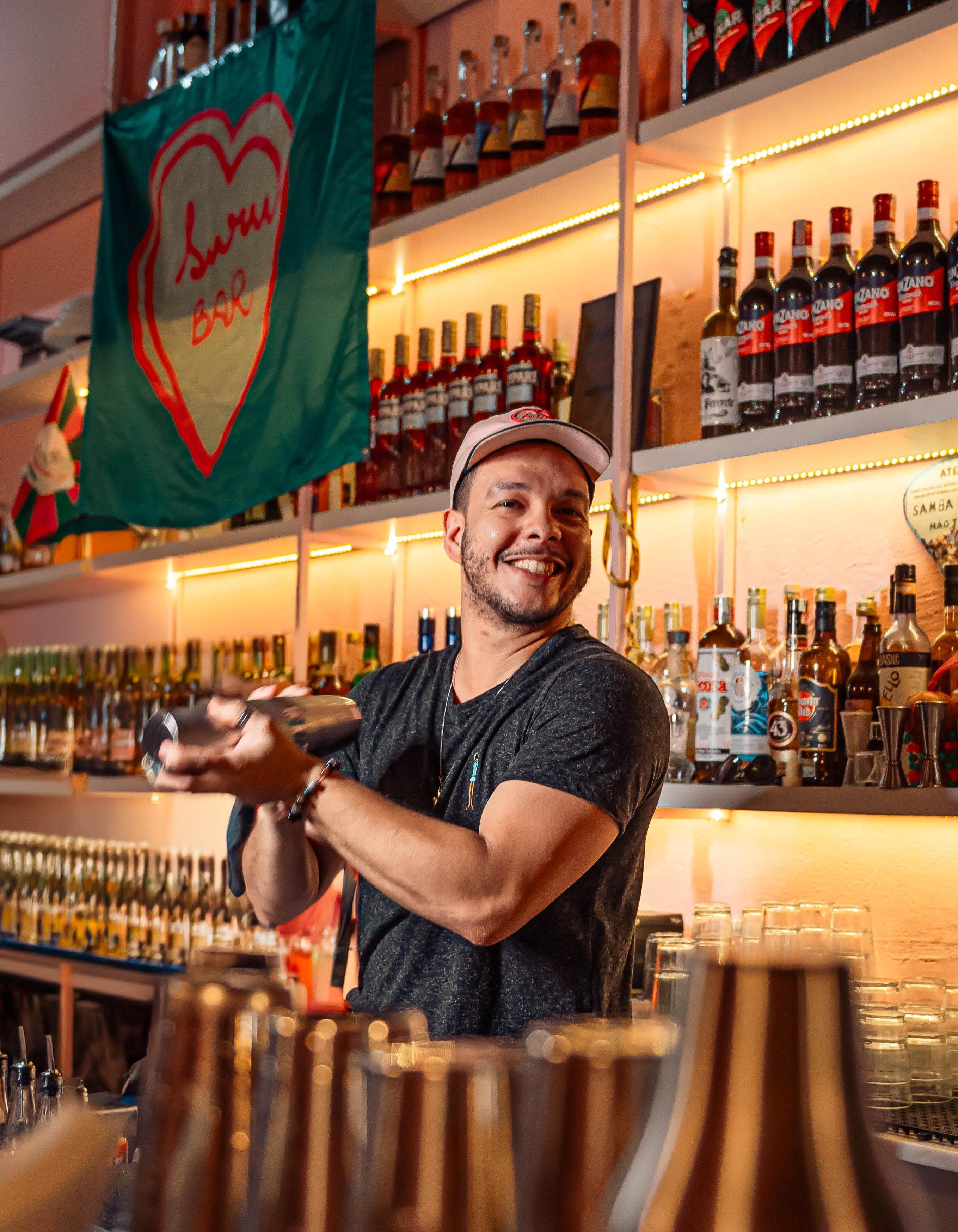 Suru Bar tem SuruNaits + Quinta dos Clássicos nesta quinta, além de exposição, samba e Surubartona