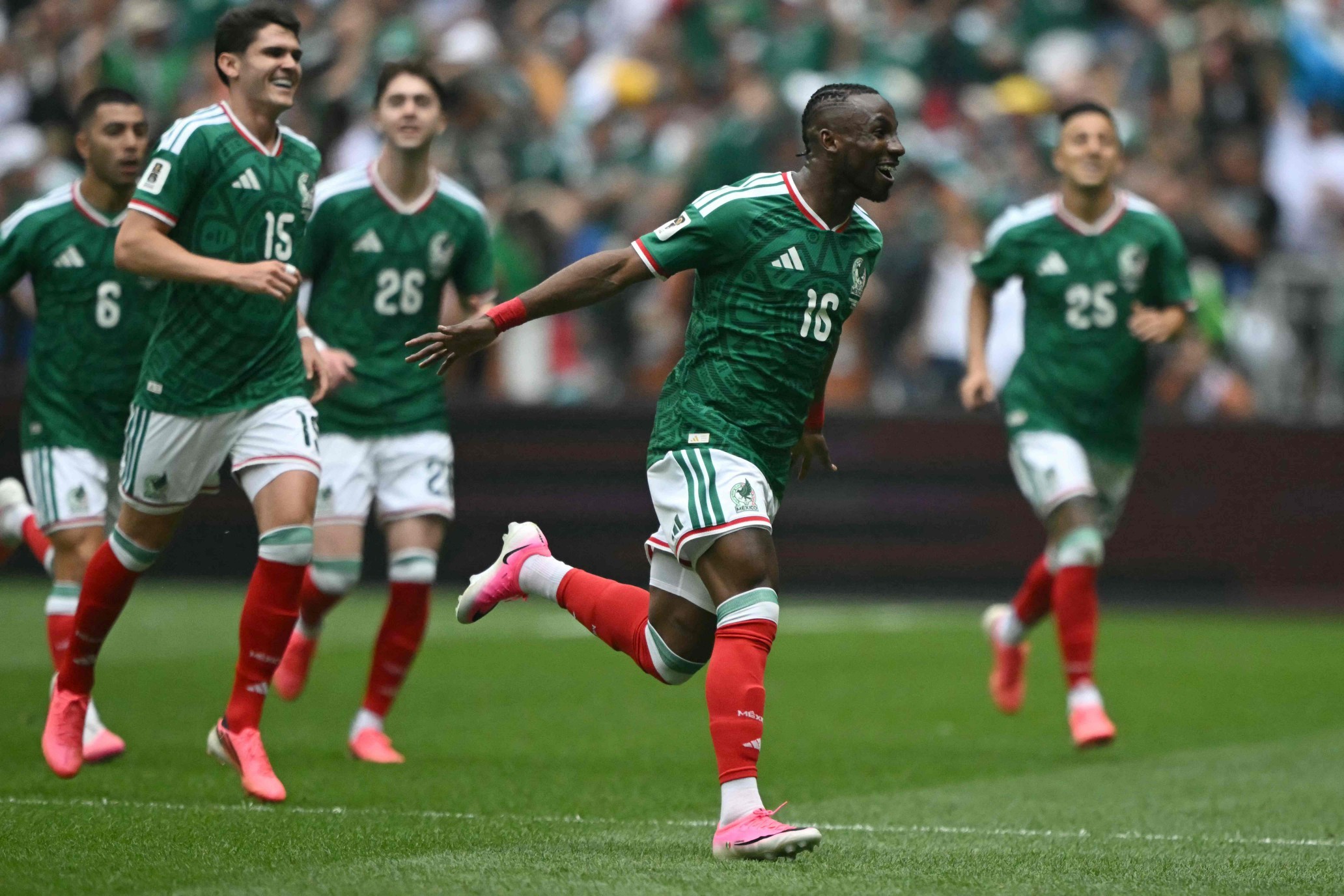 México 2 x 0 África do Sul: seleção mexicana amplia sobre sul-africanos; colunistas do GLOBO analisam ao vivo