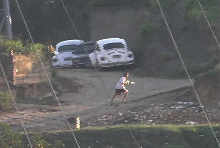 Tráfico no Morro da Mineira (Foto de 30/09/2002, no Rio de Janeiro) — Foto: André Correa / Agência O Globo