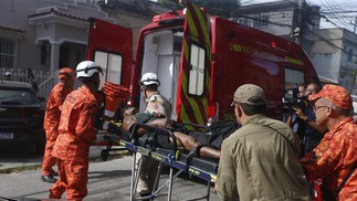 Emocionado após incêndio, superintendente do Império Serrano diz que ...