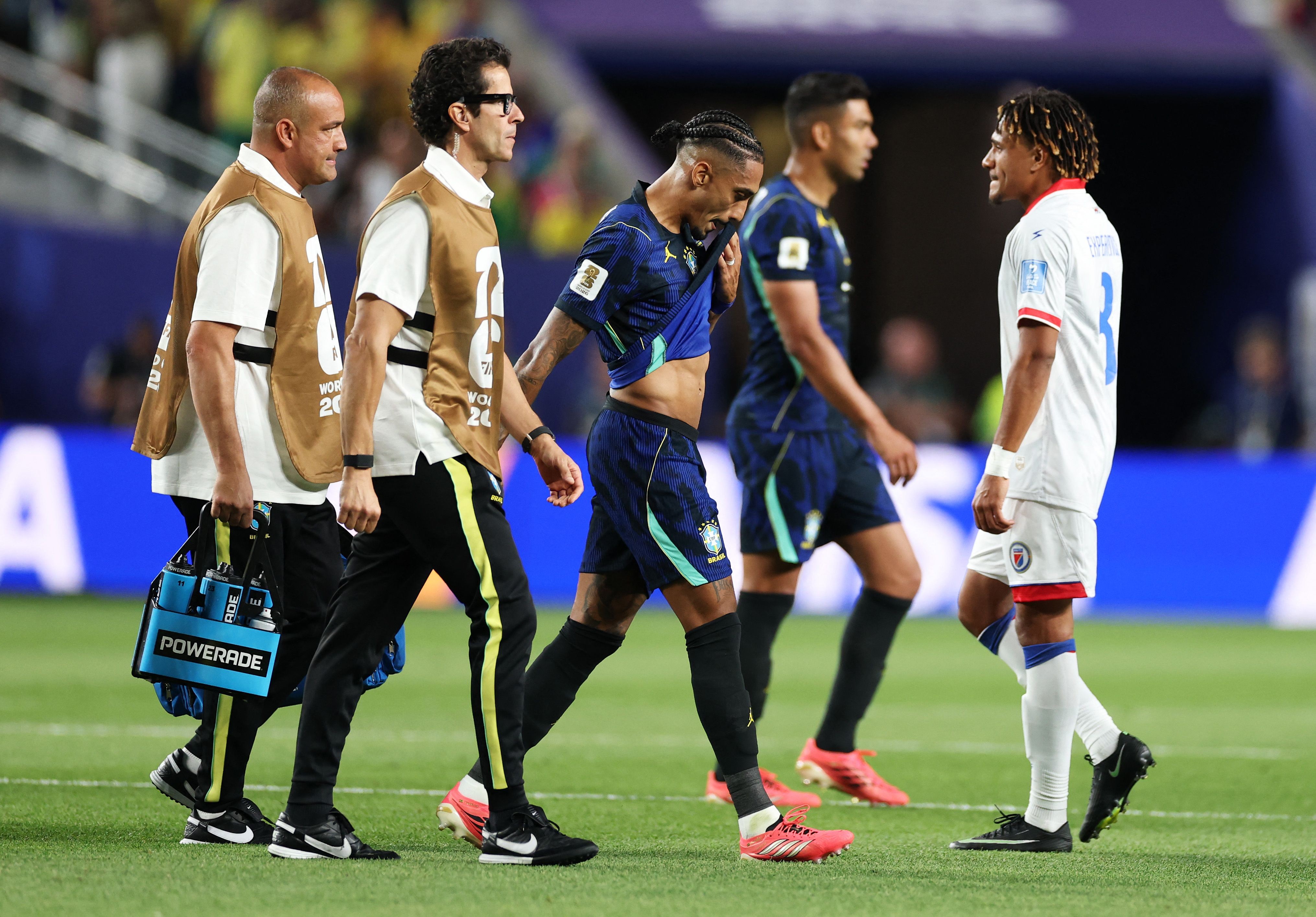 Lesão de Raphinha não é grave, mas volta depende de quão longe o Brasil irá na Copa