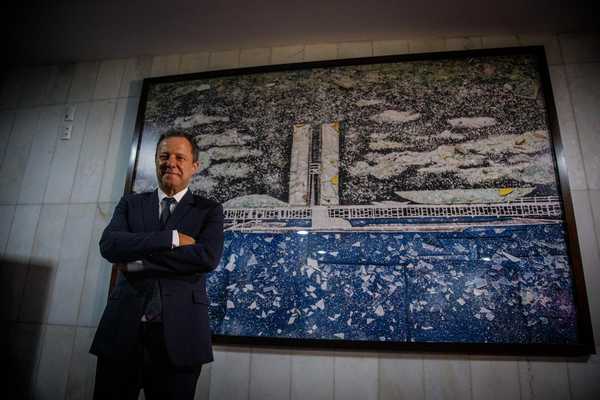 Em inauguração de quadro de Vik Muniz, Pacheco afirma que 8 de
