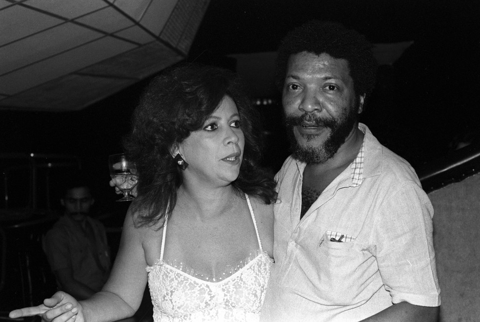 Beth Carvalho com Martinho da Vila, durante show de lançamento de seu novo disco, no Asa Branca — Foto: Antonio Nery