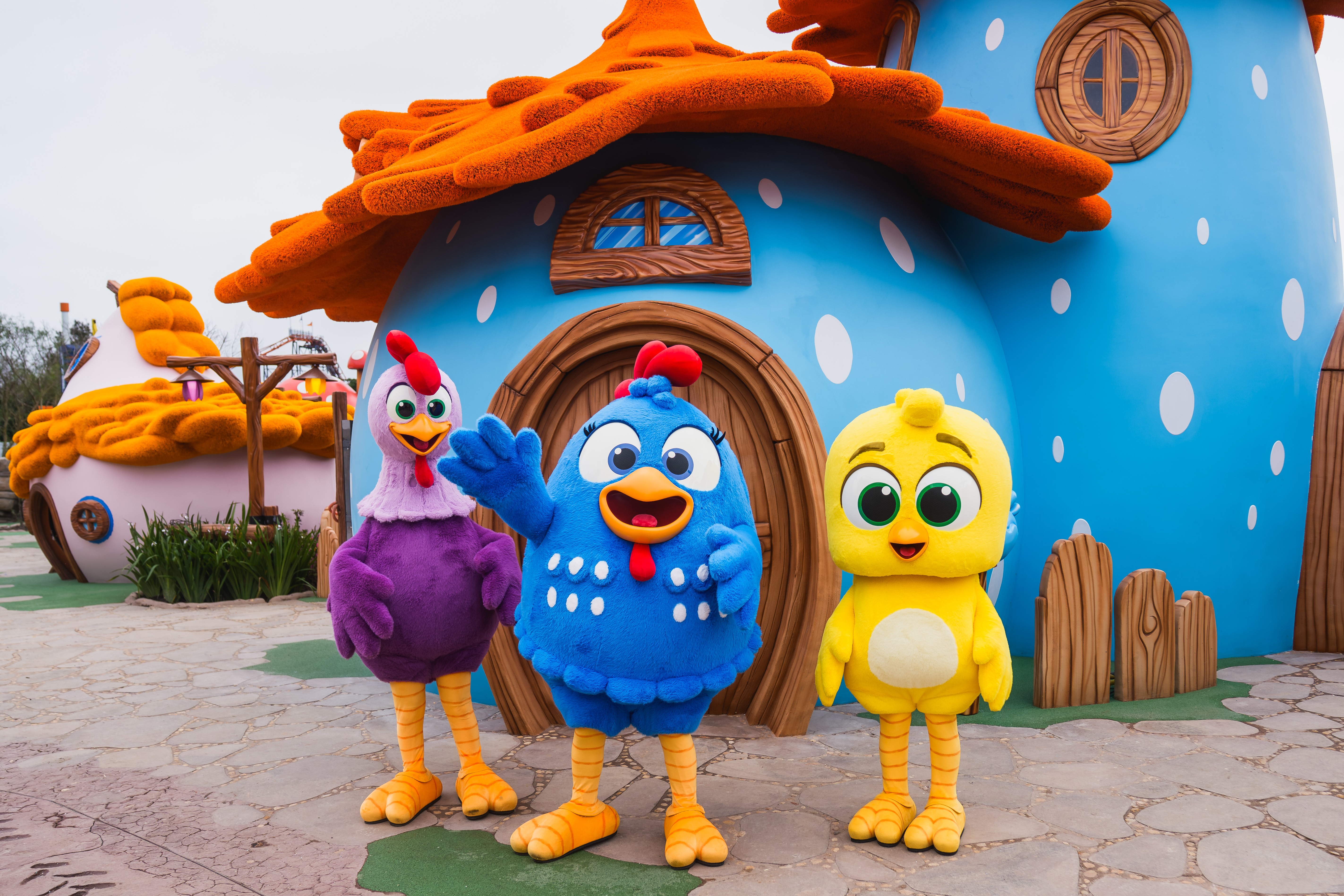 Conheça detalhes da Vila da Galinha Pintadinha, nova área temática do Beto Carrero World - QTU Questões do Universo