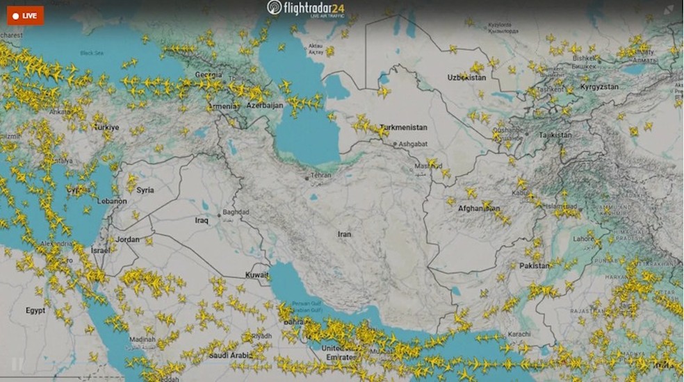 Aviões evitam o Irã devido ao fechamento do espaço aéreo — Foto: Reprodução/Flightradar24.com