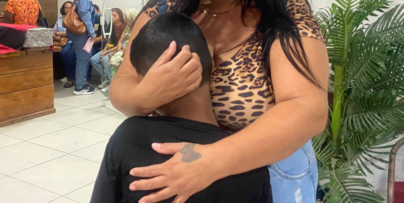‘Na bolsa do meu pai tinha ferramenta e prego’, diz filho de pedreiro morto por PMs que teriam confundido objetos com arma