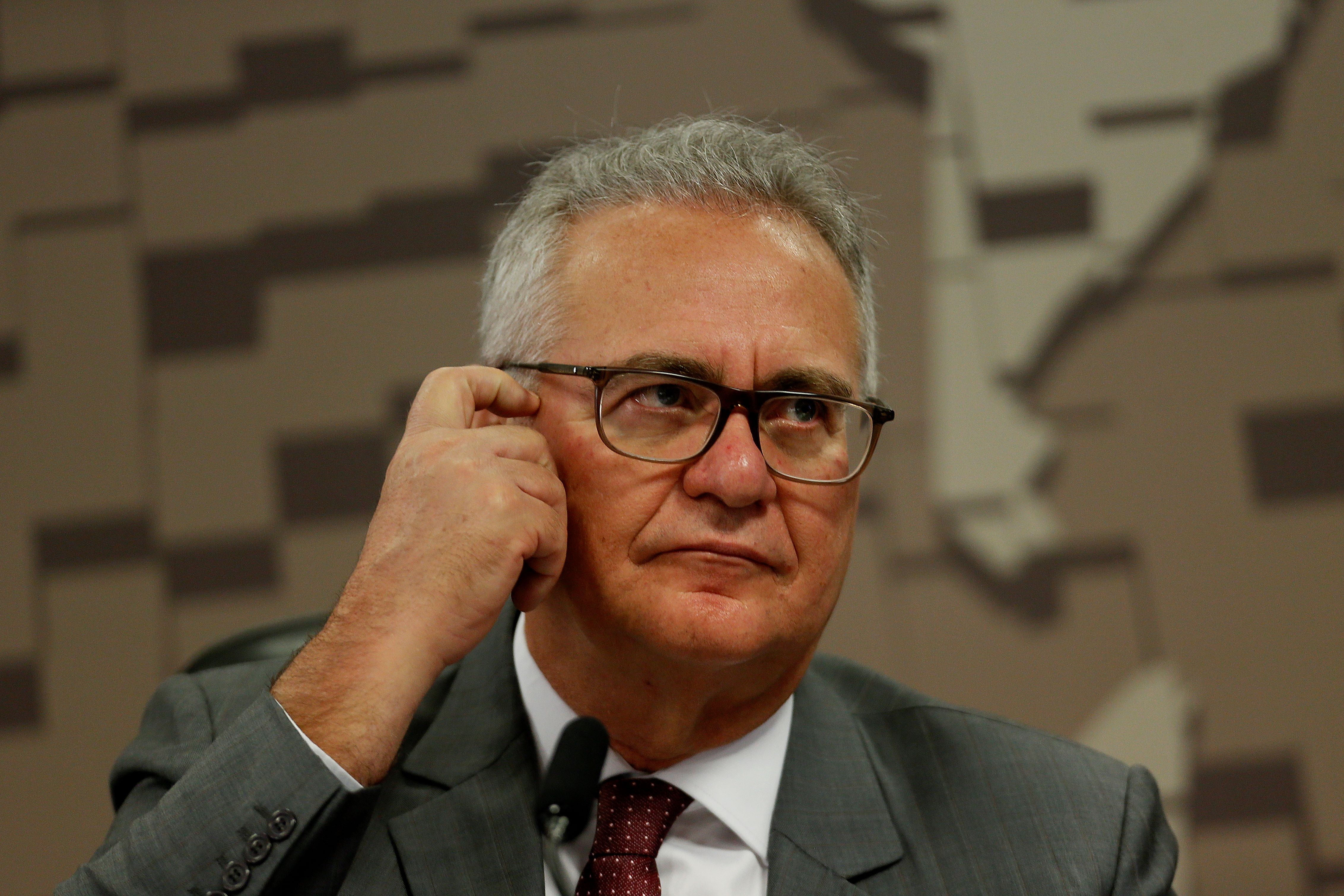 Justiça manda Renan Calheiros retirar postagem que relaciona