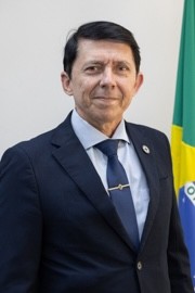 Responsável pelo Departamento de Logística do Ministério da Saúde no governo Jair Bolsonaro, o general da reserva Ridauto Lúcio Fernandes participou dos atos