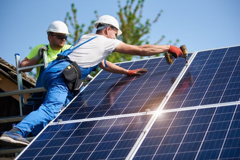 EcoPower destaca solidez e alerta para crises no setor solar - QTU Questões do Universo