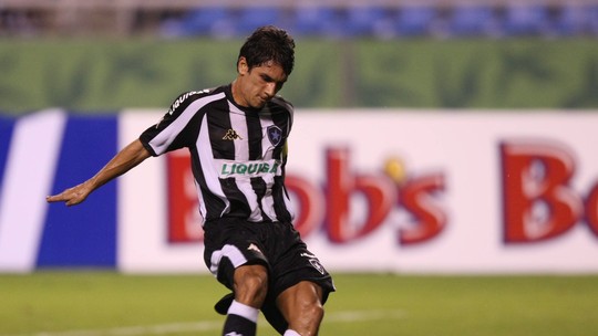 Por que a passagem de Lucio Flavio como jogador deixou desconfiança e pé atrás na torcida do Botafogo