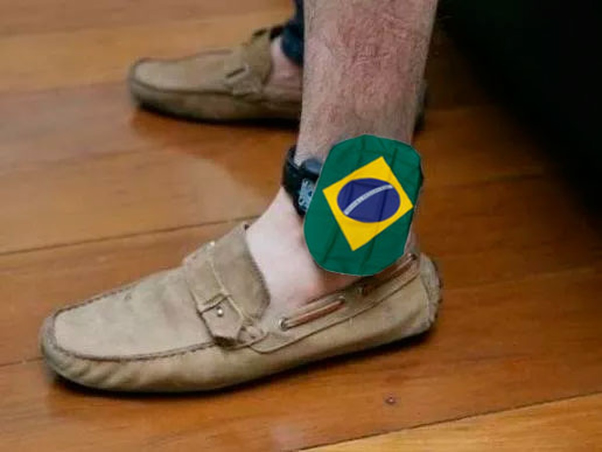 Capinha patriota para tornozeleira eletrônica é o produto mais vendido na Bolsonaro Store
