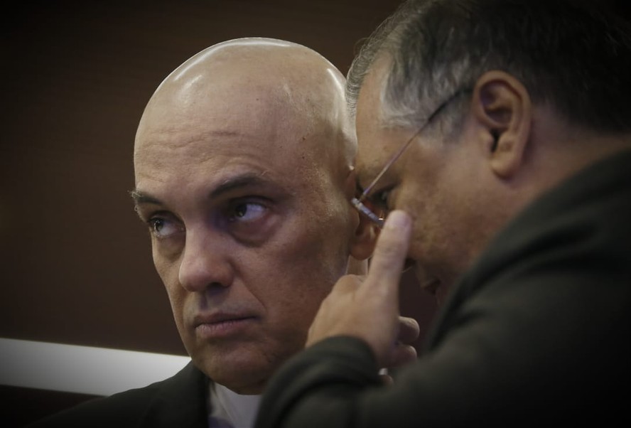 Dino e Moraes divergem sobre a participação de Heleno, Paulo Sérgio e  Ramagem na trama golpista