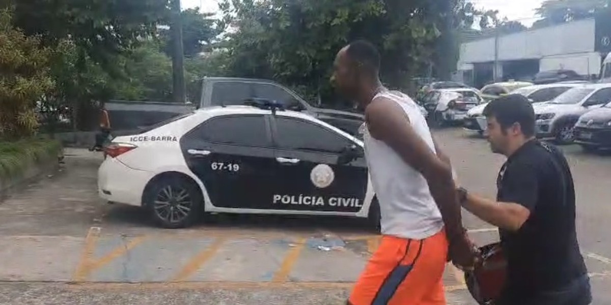Polícia prende homem que atuava como guardador de carros, acusado de extorquir dinheiro de motoristas na Barra da Tijuca