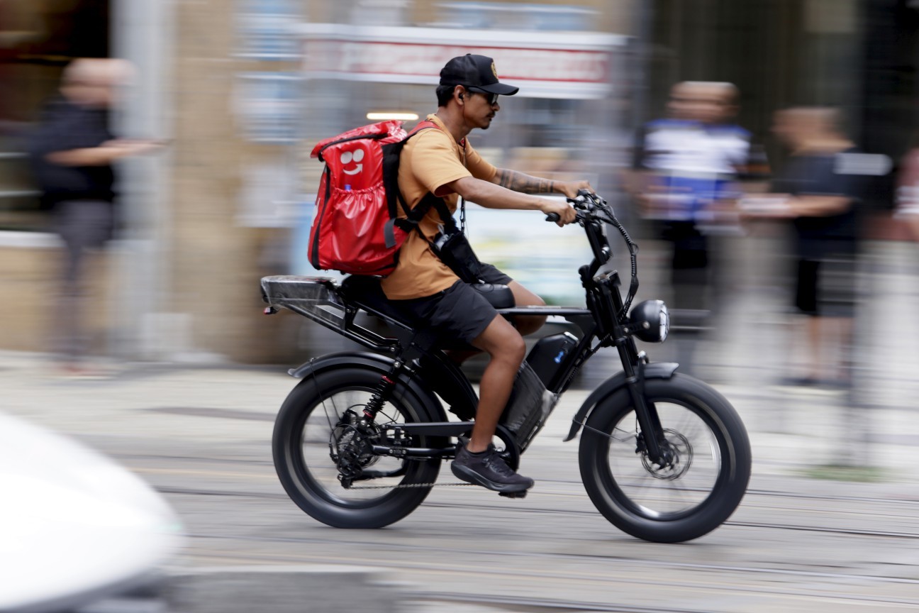 Comissão destaca que decreto sobre uso de bicicletas elétricas afeta trabalho de entregadores no Rio