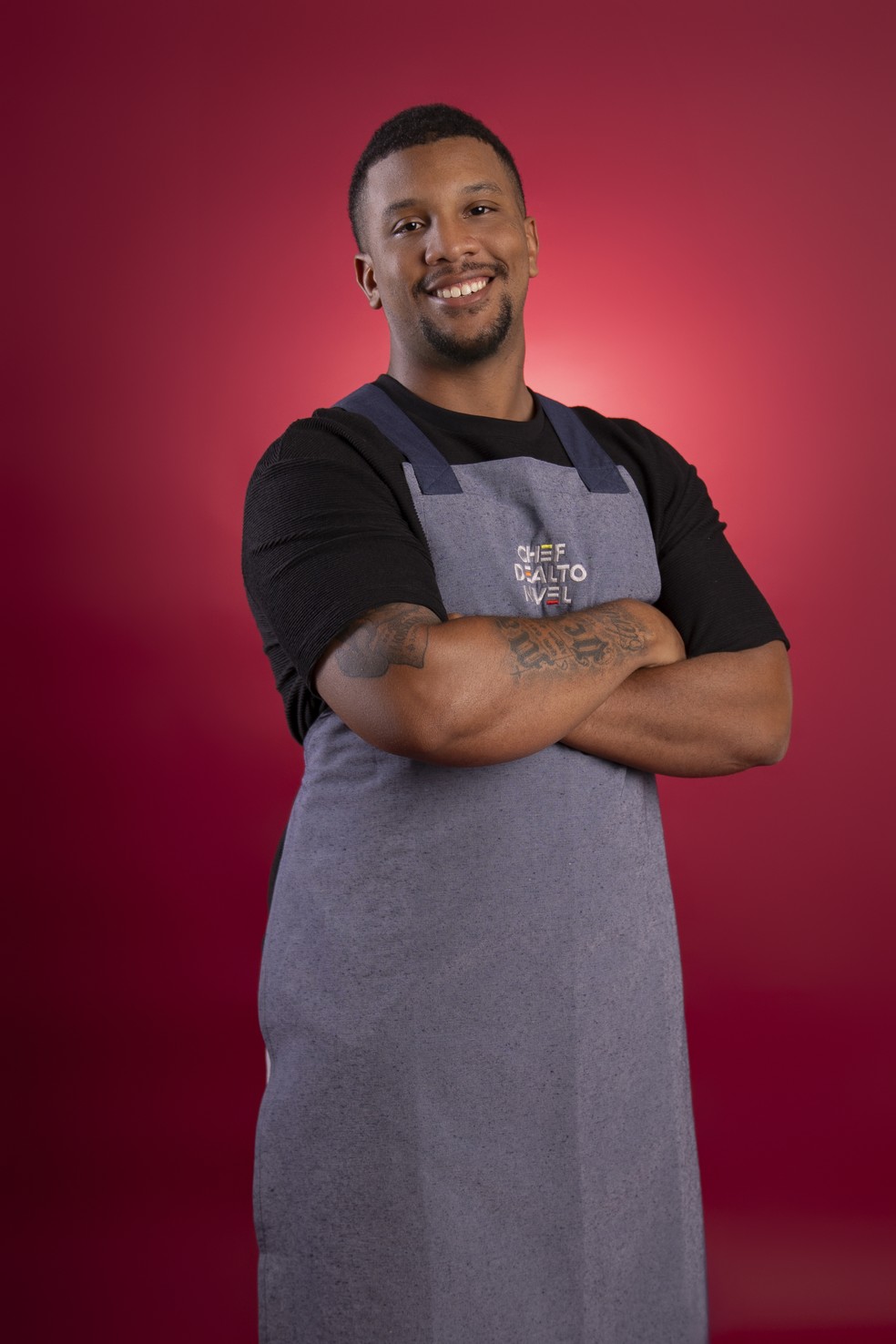 Allan Mamede, participante do reality show 'Chef de alto nível', no grupo 'cozinheiros da internet — Foto: Divulgação/TV Globo/Beto Roma
