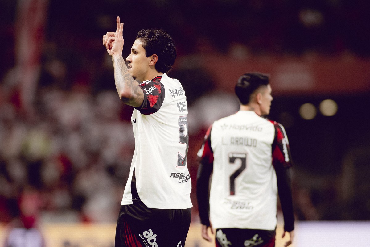 Flamengo domina o Beira-Rio e dispara na liderança do Brasileirão com vitória por 3 a 1 sobre o Inter
