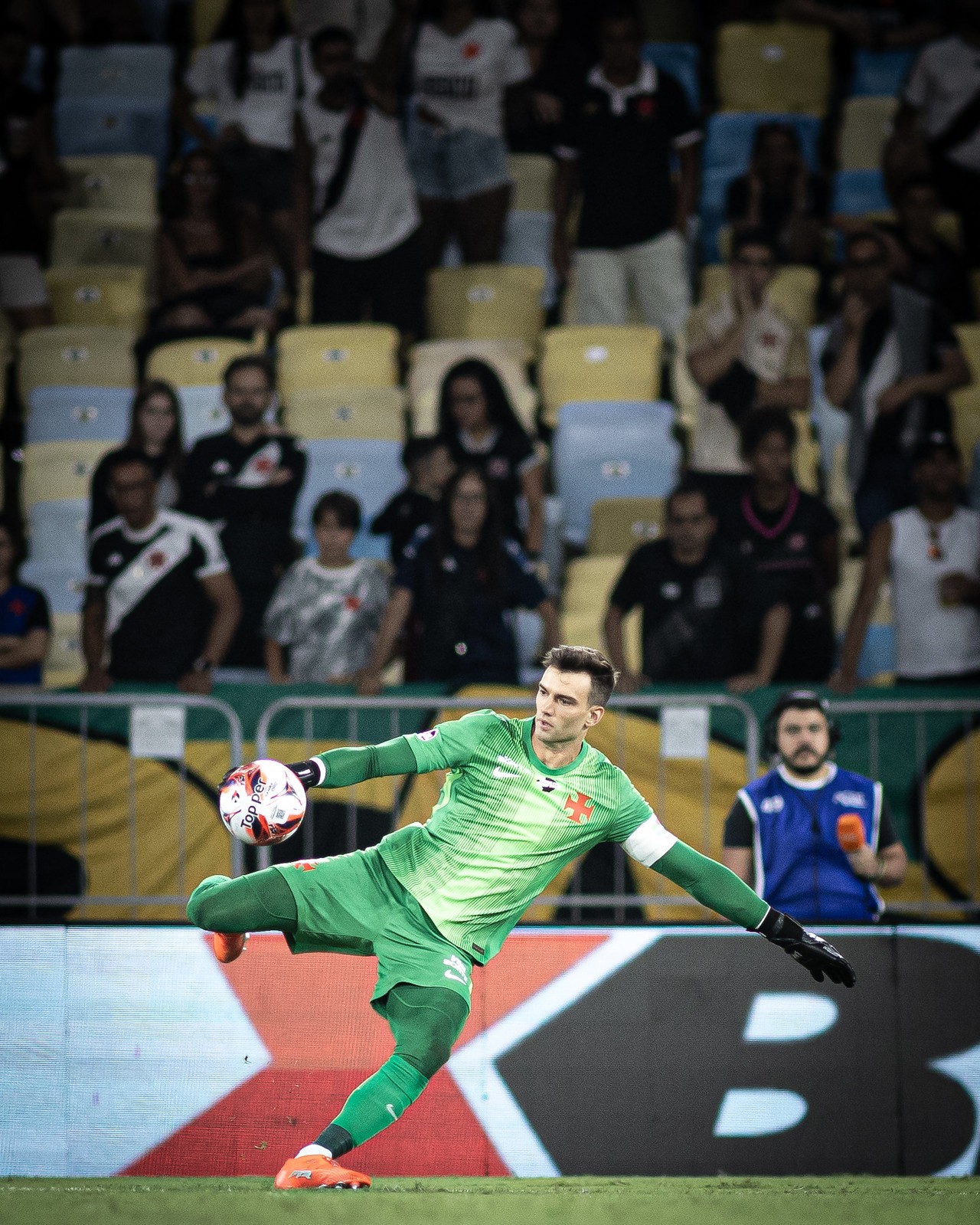 Vasco leiloa uniforme de Leo Jardim da semifinal do Carioca e doará valor para vítimas das chuvas em Minas Gerais